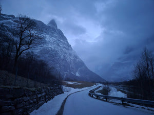 Verschneite Winterlandschaft zum Laufen