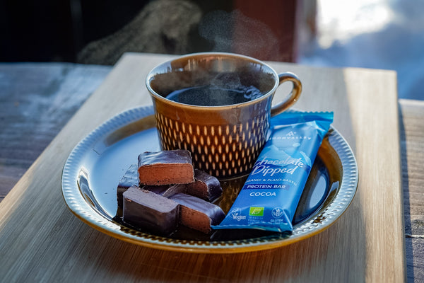 Barre protéinée biologique Moonvalley - Barre protéinée biologique au cacao enrobé de chocolat (12 x 50 g)
